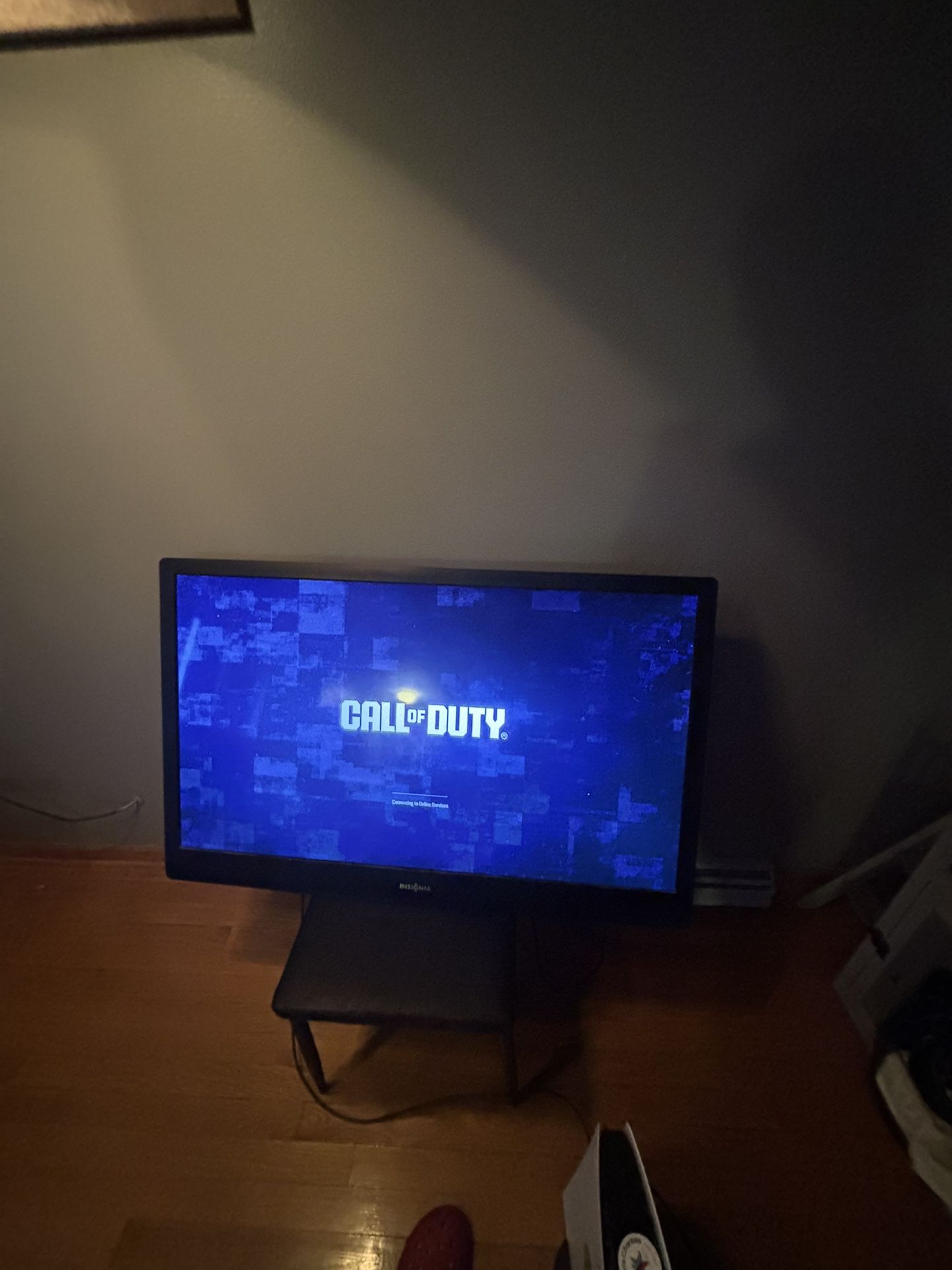 Insignia Flatscreen Tv And Mount