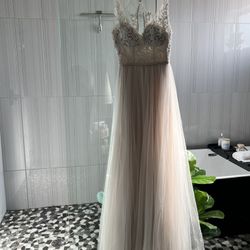 Never Worn Wedding Dress