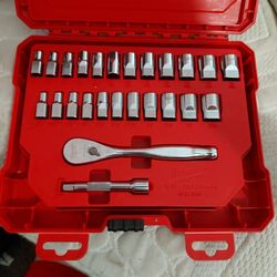 Milwaukee 1/4 Ratchet And socket Set 