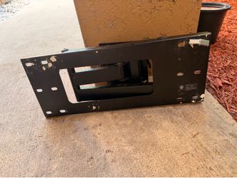 Wall TV mount w/ expandable arm