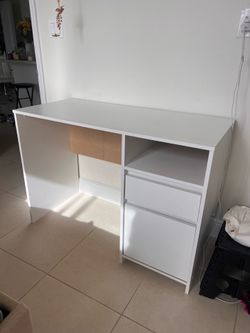 White Desk + Free Trash Can and Mouse Pad