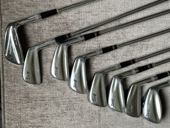 Wilson Staff Iron Set , Royal Grip, ,5,6,7,8, PW Stiff Flex