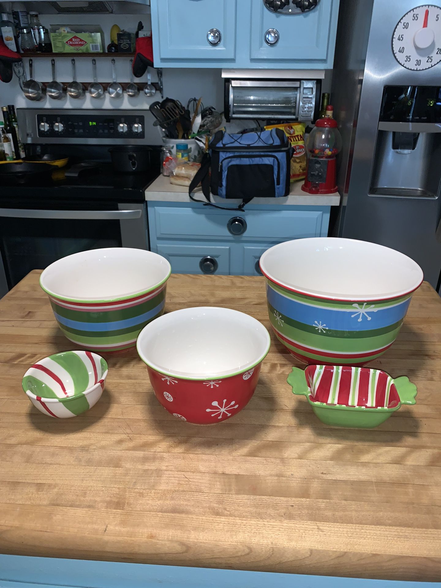 Set Of 5 Holiday Mixing And Serving Bowls 