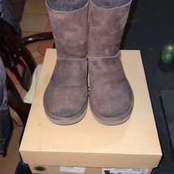 Uggs Boots Color Café Solo Se Las Puso Una Ves $30