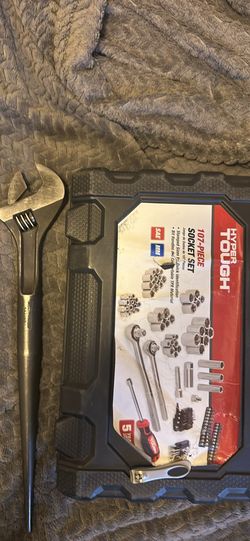 107 piece socket set with westward spud wrench