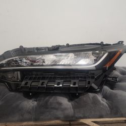 Toyota Venza Headlight Driver Side 