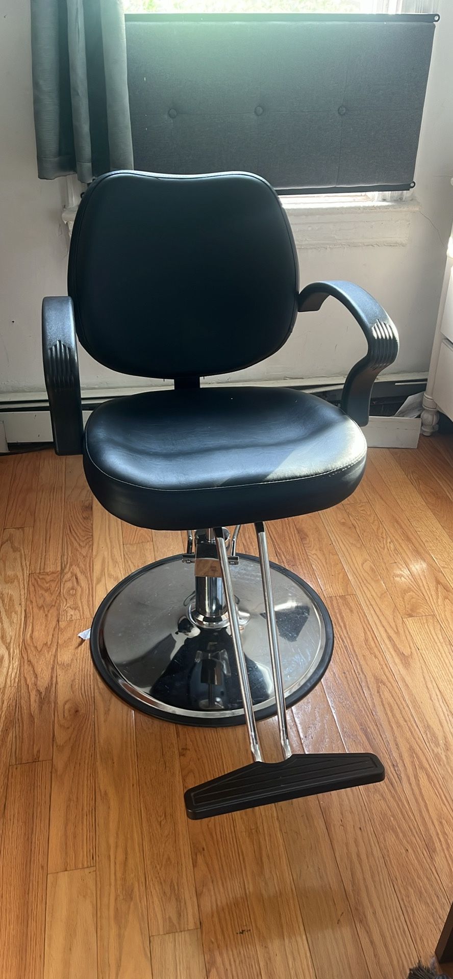 Barber/salon Chair For Sale In Perfect Condition