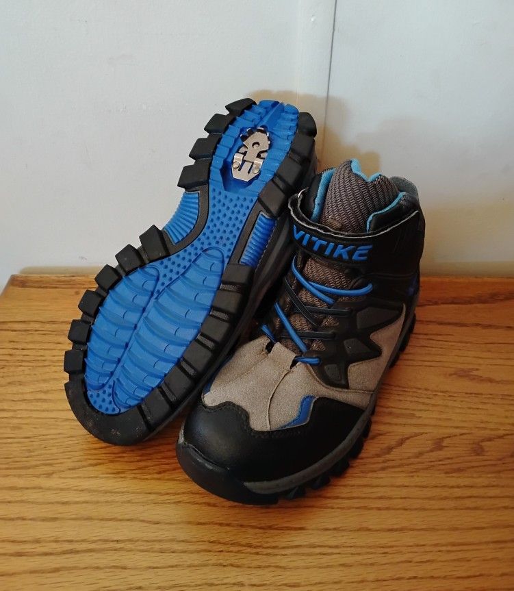 Snow & Hiking Boots