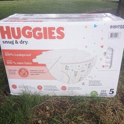 Huggies Size 5 Diapers Unopened 132 Count