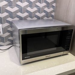 FREE Panasonic NN-SC668S Inverter Microwave – 1200W