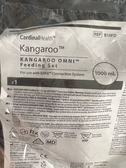 NEW. 10 Pack Kangaroo OMNI feeding set (10 pc x 30 dlls). I Have plenty