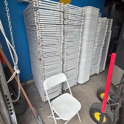 Used White Finding Chairs S,a,l,e