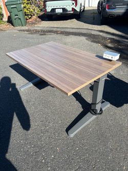 Electric Height-Adjustable Standing Desk