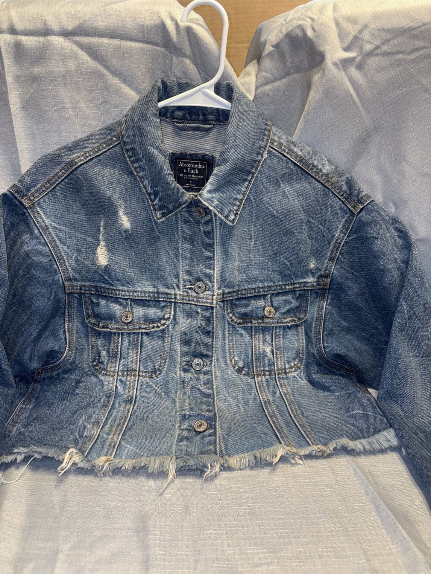 Abercrombie & Fitch Women’s Cropped Denim Jacket Small