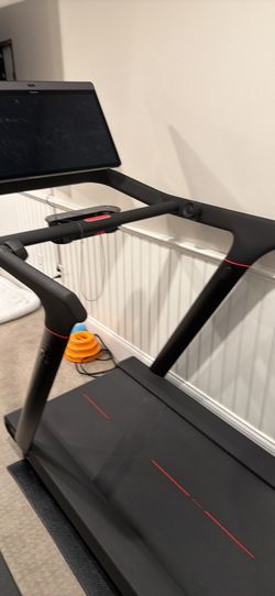 2023 Peloton Tread Excellent Condition Under 50 Rides - St. Petersburg, FL