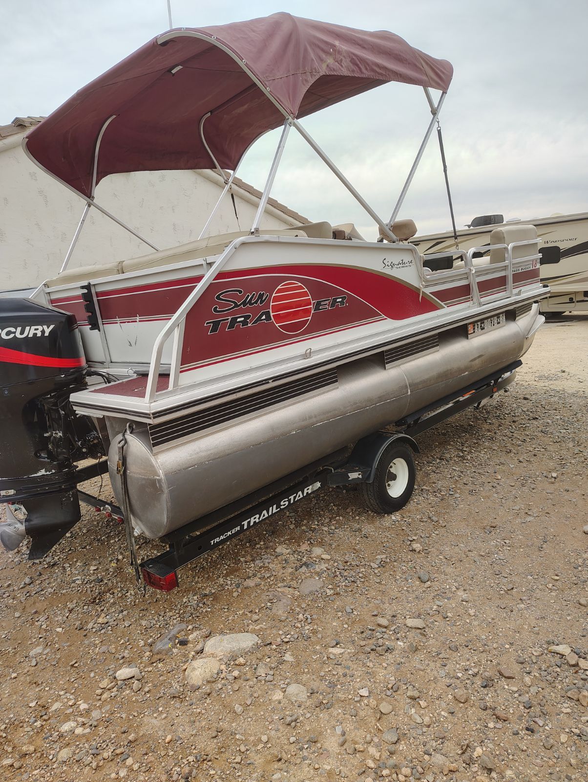 1999 Sun Tracker Signature Series Bass Buggy pontoon boat 18ft