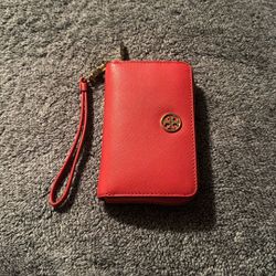 TORY  BURCH  WALLET DESIGNER  COLOR RED Size: MEDIUM