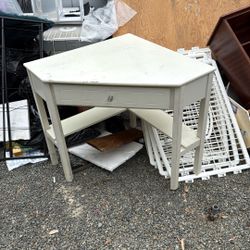 Corner Desk