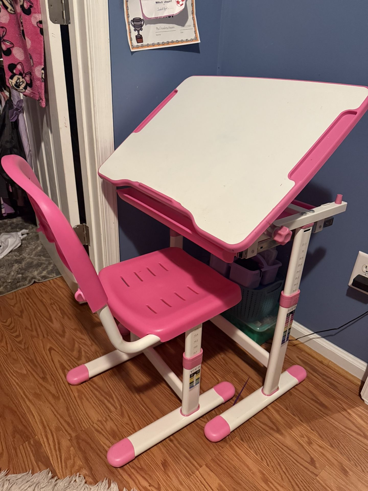 Kids desk With Chair