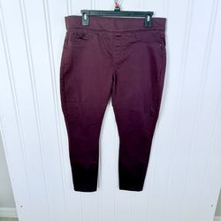 Signature Levi Strauss Gold 14S Totally Shaping Pull On Skinny Burgundy Jeans