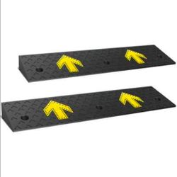 2pcs Rise Rubber Curb Ramp Arrow
37.4 L in. x 9.8 W in. x 3.1 H in.