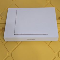 MacBook Air 15 M3 Chip 16GB Ram 256GB SSD - Brand New - Sealed