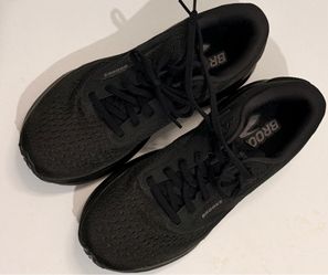 BROOKS WOMENS RUNNING SHOES - NEW