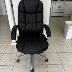 desk chair. Used in good condition 