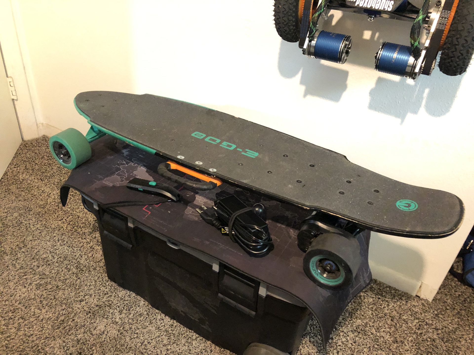 YUNEEC EGO-2 Electric Longboard Skateboard W/Remote Control and Charger