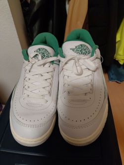 JORDANS 2/3 WHITE/ PINE.. GREEN SAIL.. 8.5 MENS