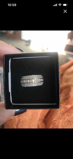 1.0 CTW Diamonds In 10k Band