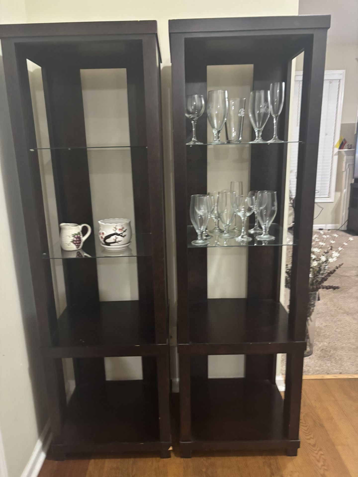 Vendo 2 Esquineros Para Sala Y Regalo Las Copas