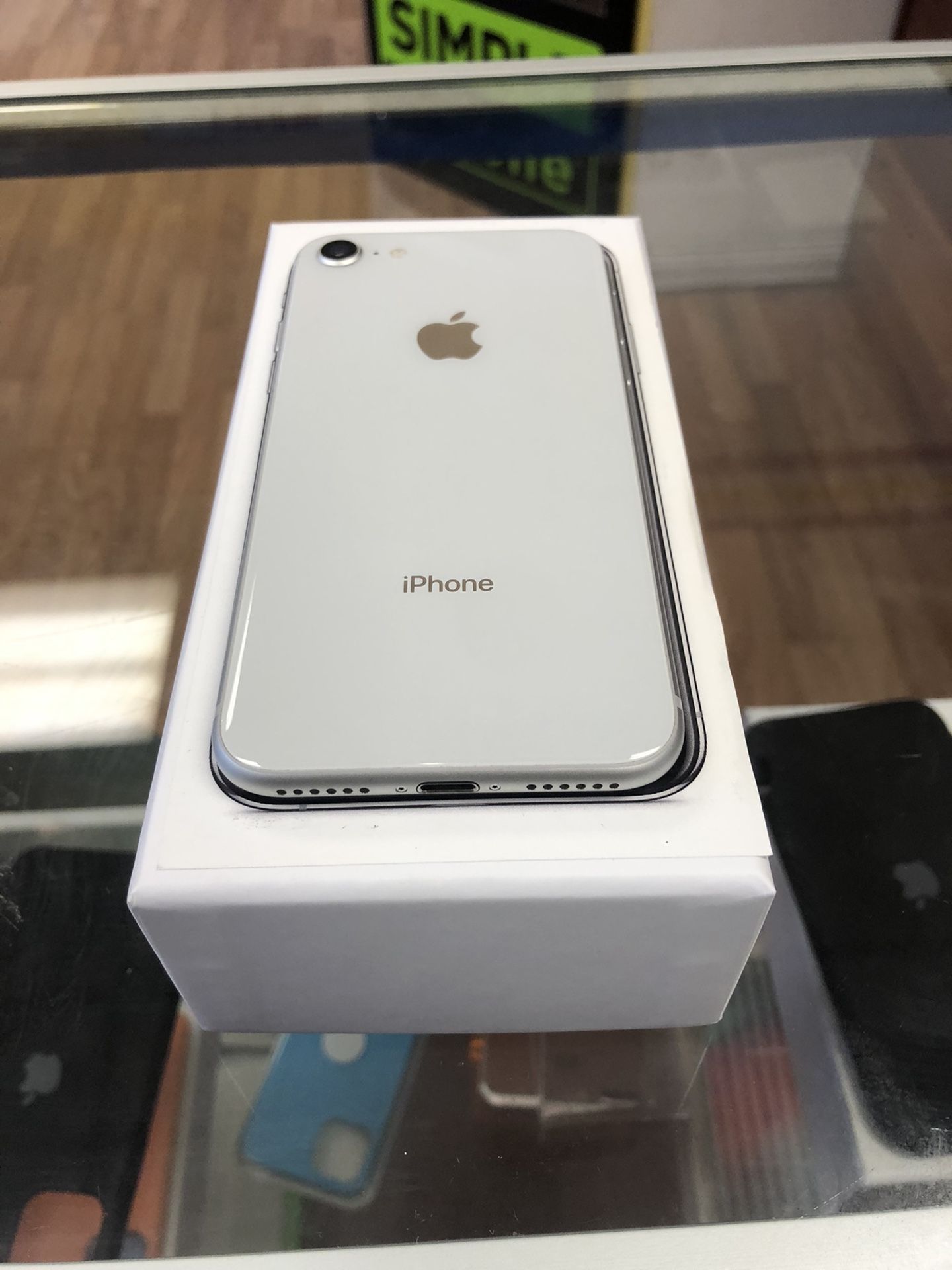 iPhone 8 White Factory Unlocked Financing Available! 30 days