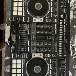 Roland Dj 808 - Serato controller With Case & Power Supply 