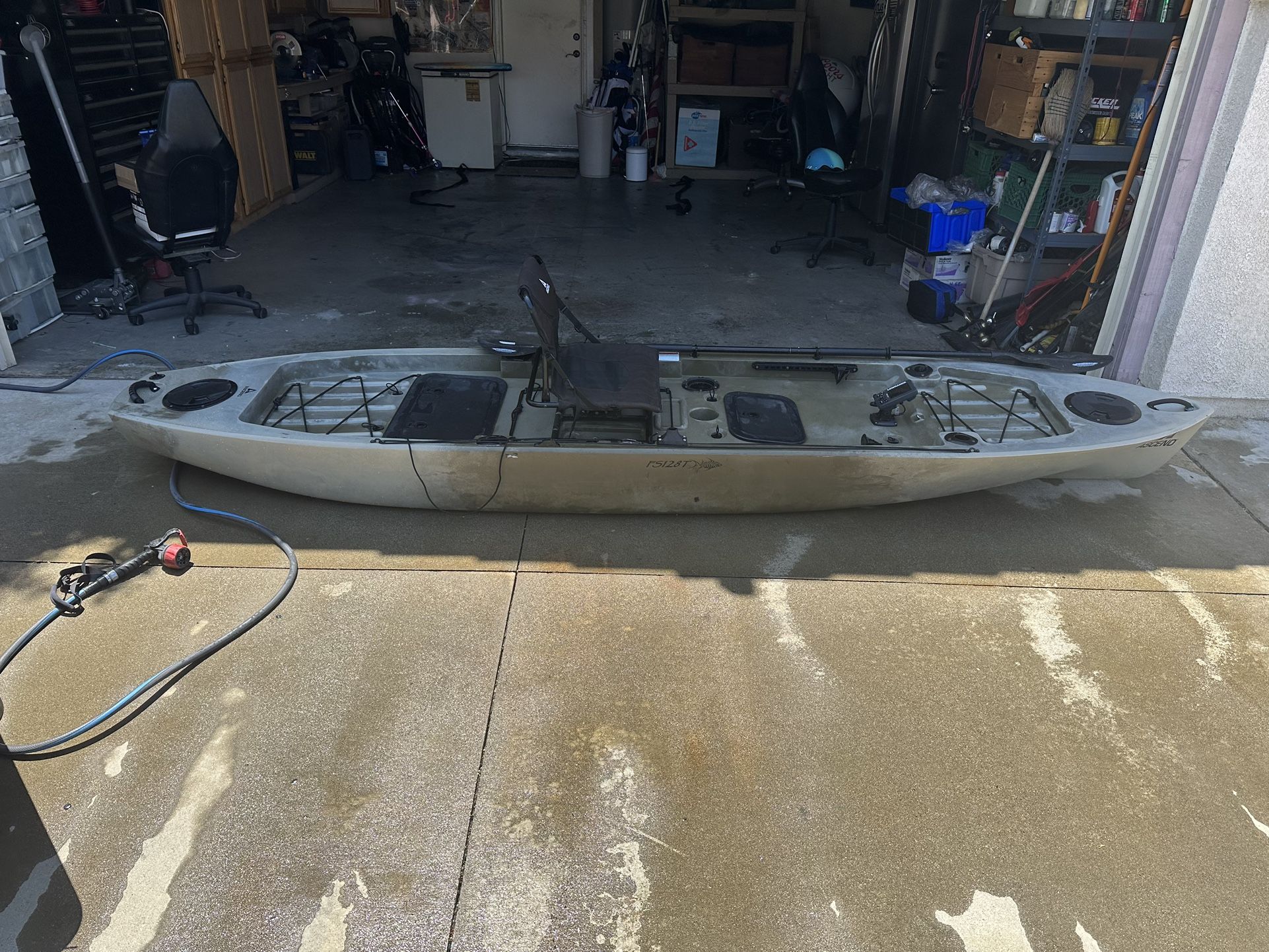 Fishing Kayak Ascend 128T
