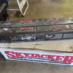 Ford F350 2.5” Skyjacker Leveling Kit (Springs And Shocks)