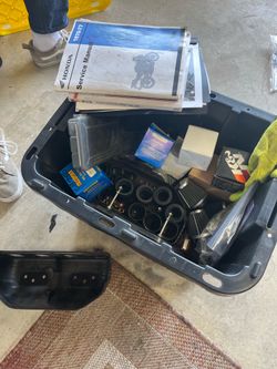 Honda CB750 SOHC Parts Lot – Manuals, Carburetors & More