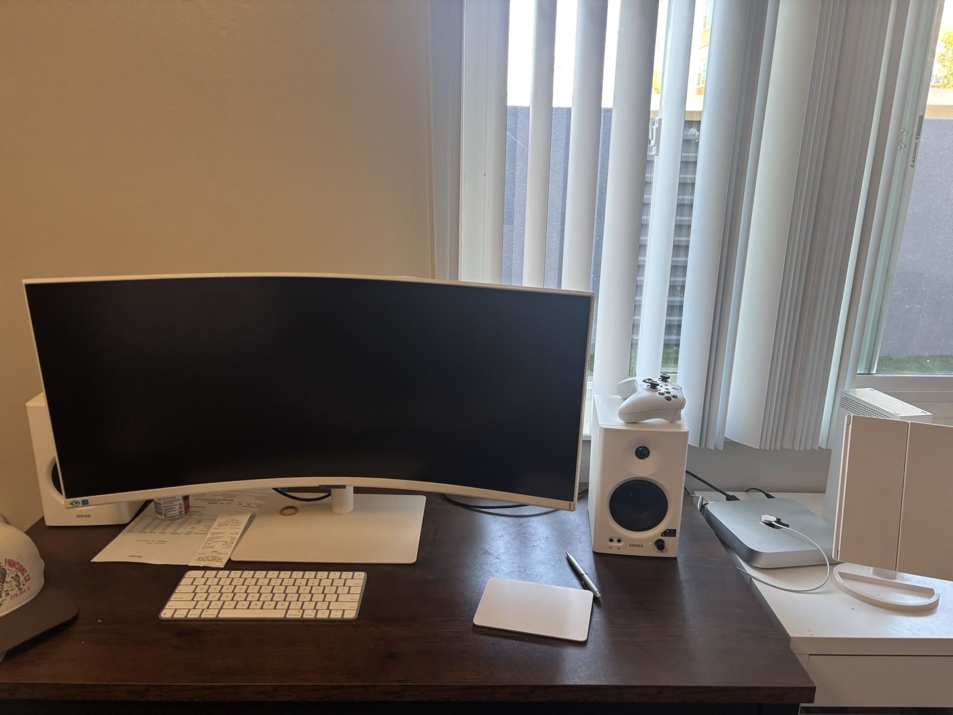 iMac Mini Apple Keyboard Trackpad Samsung Monitor