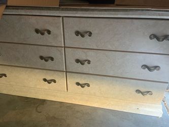Dresser set