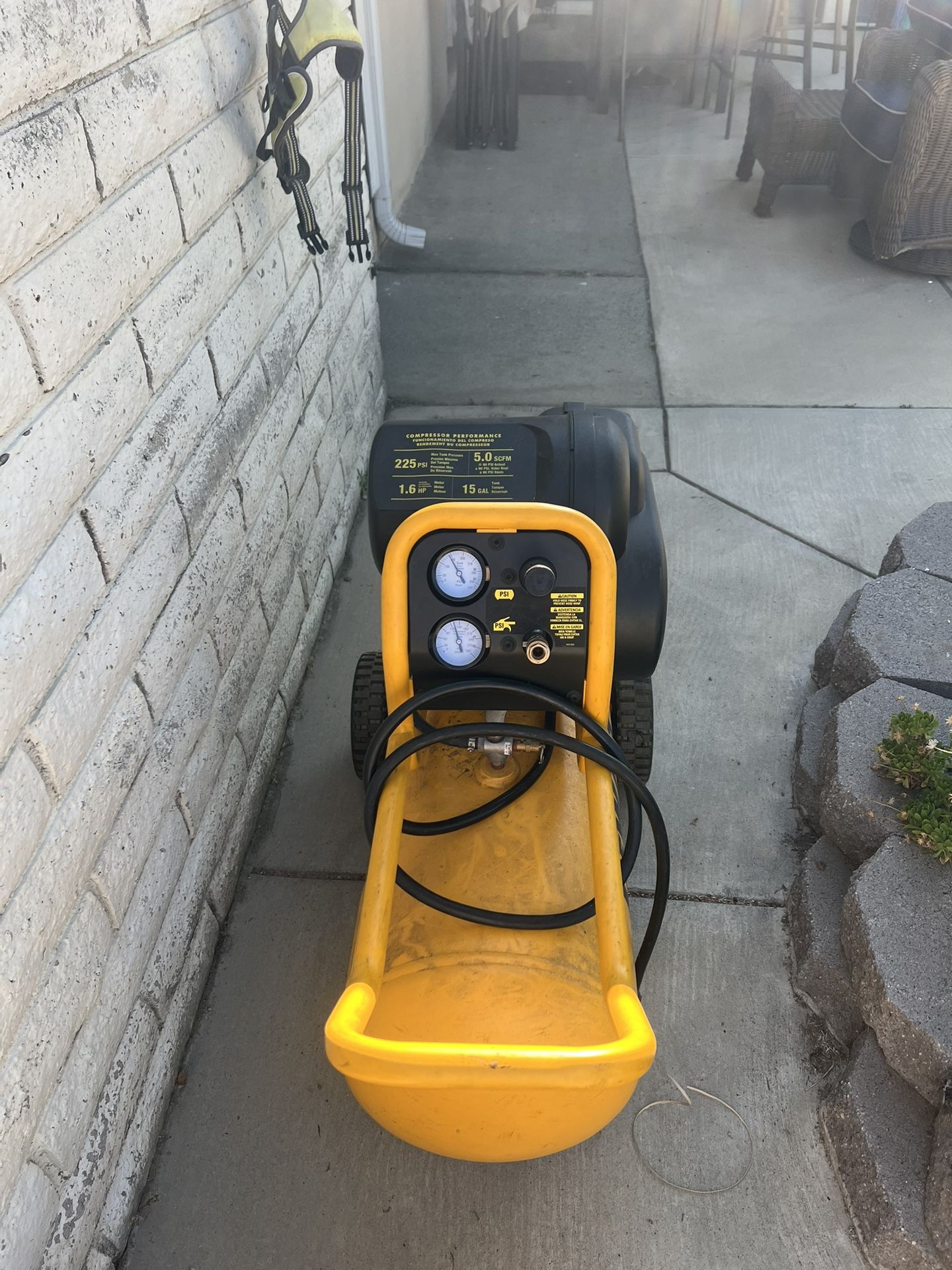 15 Gallon Compressor/1.6Hp/225psi