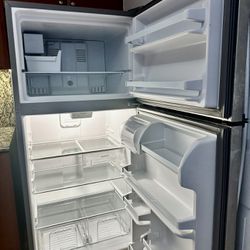 Whirlpool Refrigerator Like new  