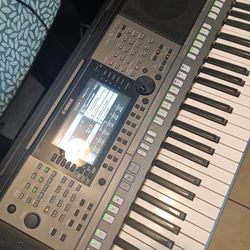 Yamaha PSR S770 Keyboard 