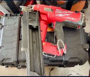 NICE MILWAUKEE TOOL SET BARELY USED