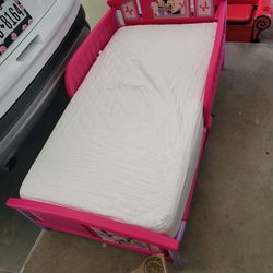 Minnie mouse toddler bed