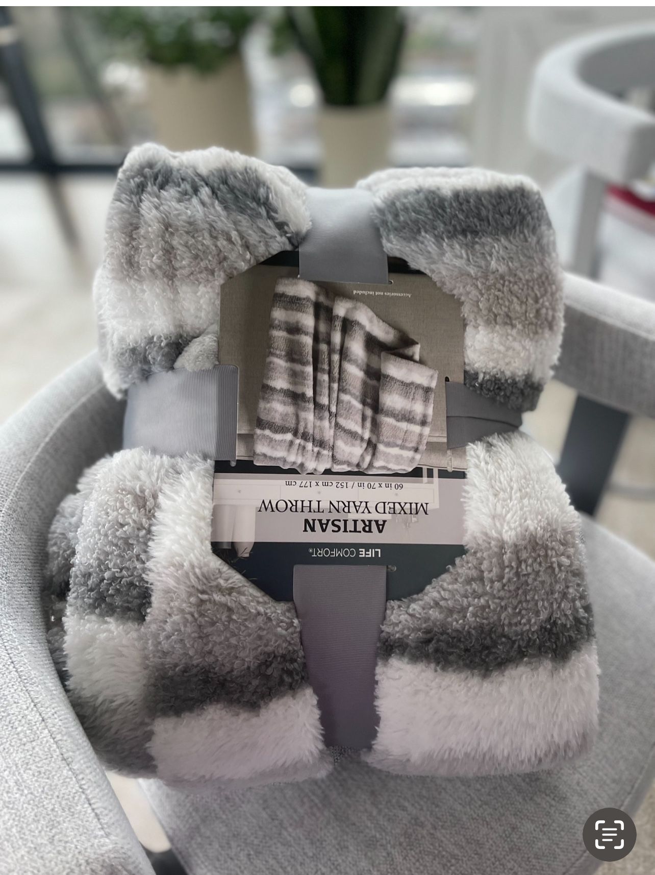 Comfort Blanket - Gray / White 