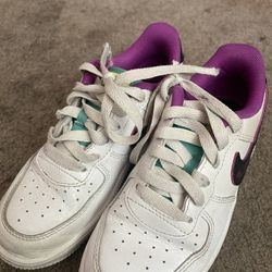 Nikes Girls