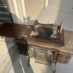 White Rotary Sewing Machine 