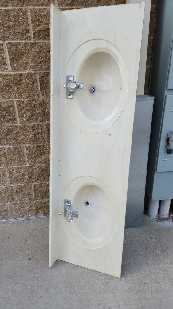 Used Double Bowl Sink/faucets
