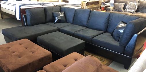 BRAND NEW SECTIONAL SOFA WITH OTTOMAN