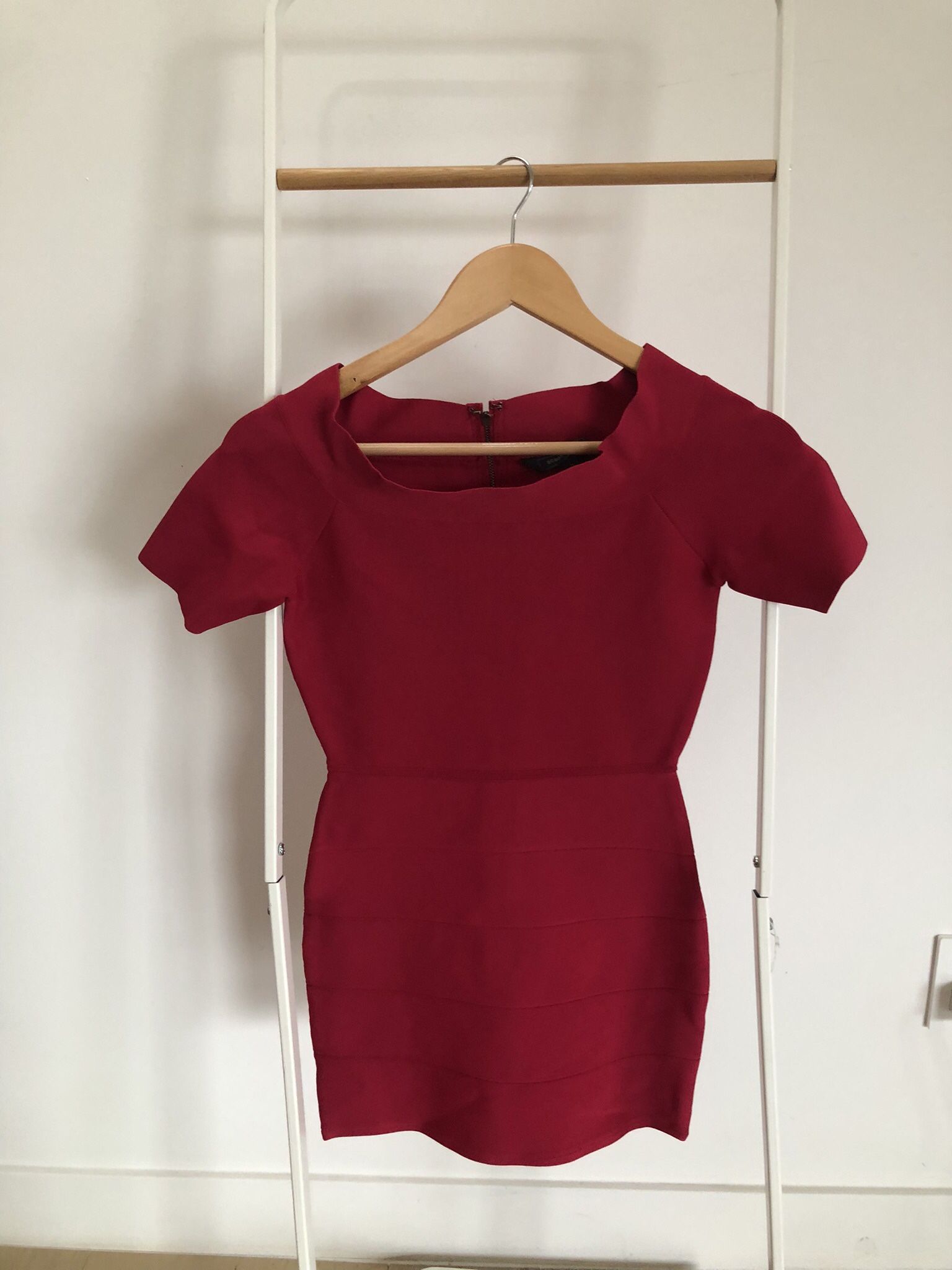 BCBG MAX AZRIA Bodycon Mini Dress W Short Sleeves In Deep Fuchsia